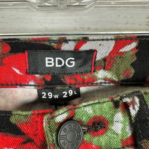 Women's BDG Urban Outfitters Red Black Floral Print Mid Rise Twig Jeans 29 X 29 - Picture 4 of 8